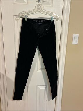 American Eagle Outfitters Black Women’s Skinny Jegging - Sleek Fit